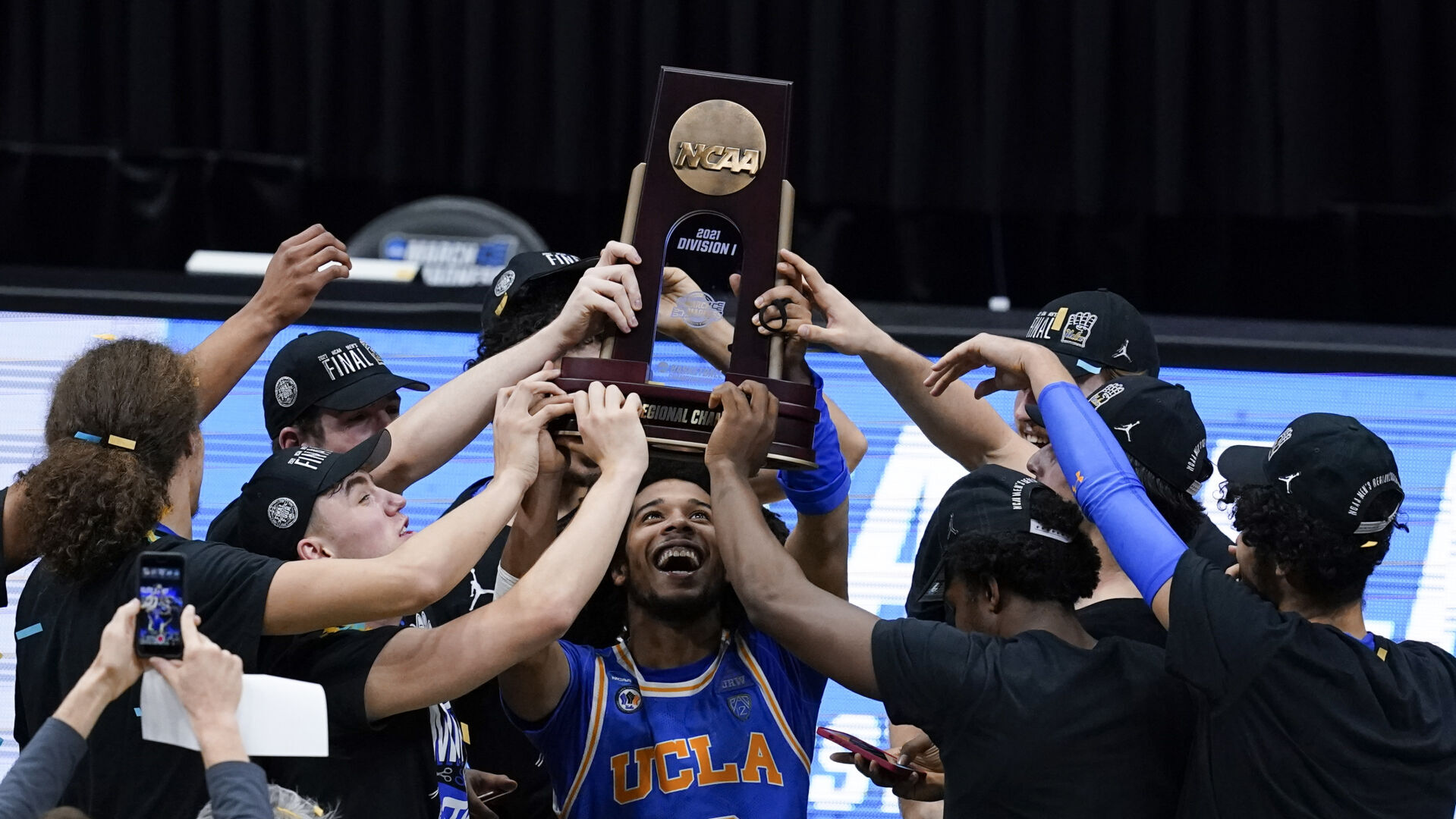 APTOPIX NCAA UCLA Michigan Basketball